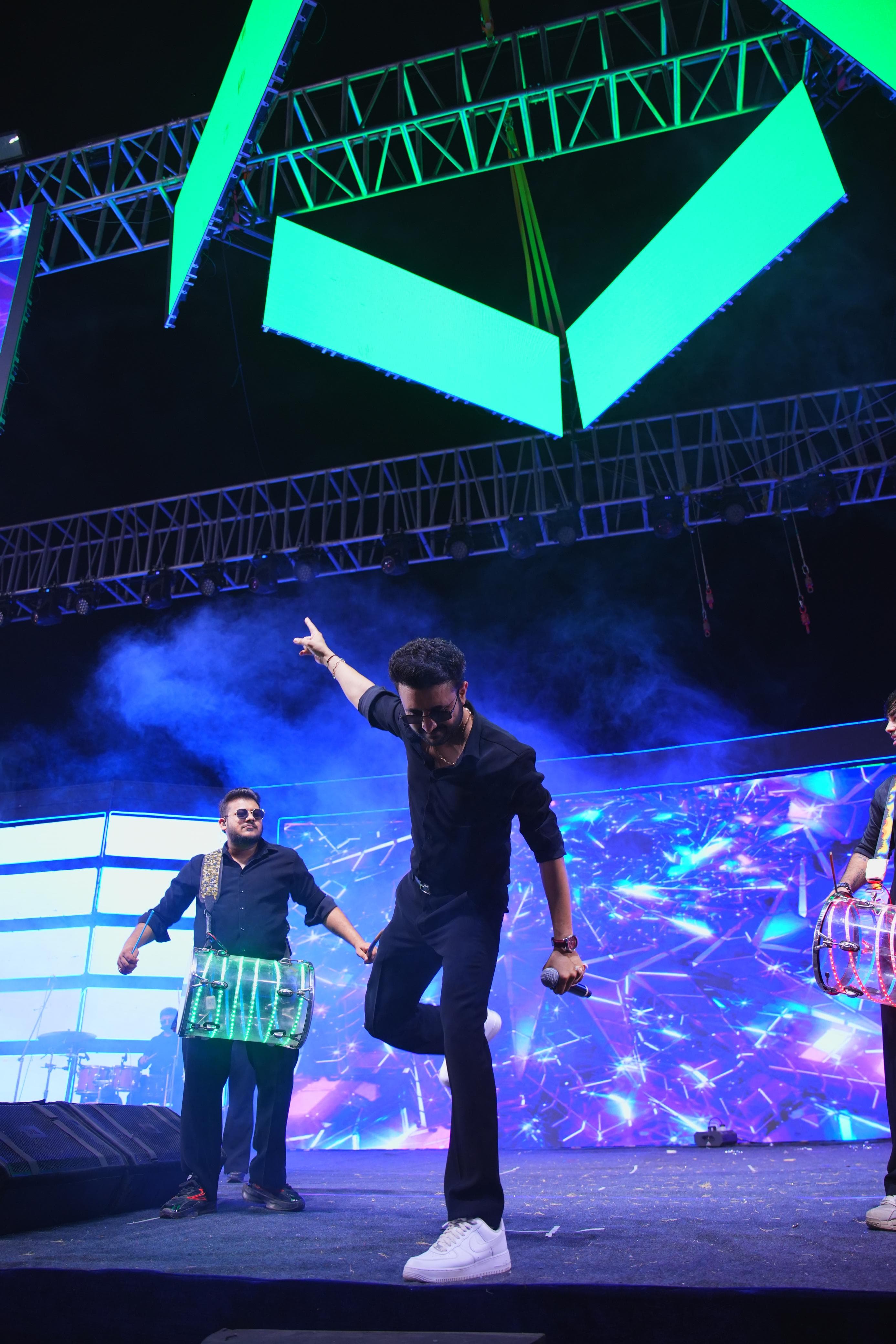 Sharad Lashkari live performance gallery image 26